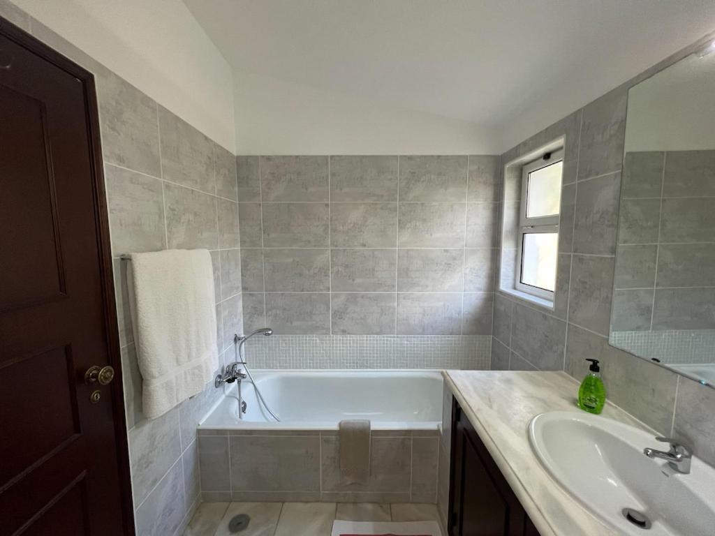 Traditional 3 Bedroom Villa With Great Pool In The Heart Of ואלה דה לובו מראה חיצוני תמונה